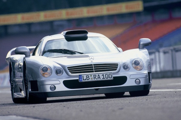 AMG отпразнува 50 години с вълнуващо видео AMG отпразнува 50 години с вълнуващо видео