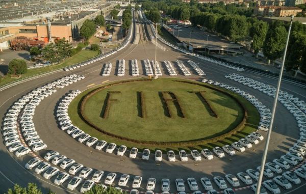 Верига супермаркети подари 1500 Fiat 500 на клиенти за 2 дни (ВИДЕО)
