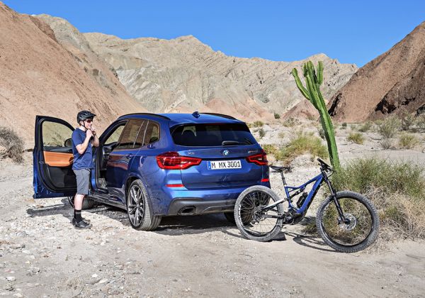 BMW добави електрически велосипед към новото X3