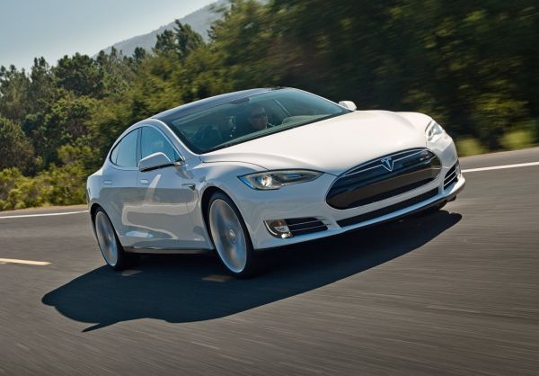 Моделите на Tesla станаха по-бързи