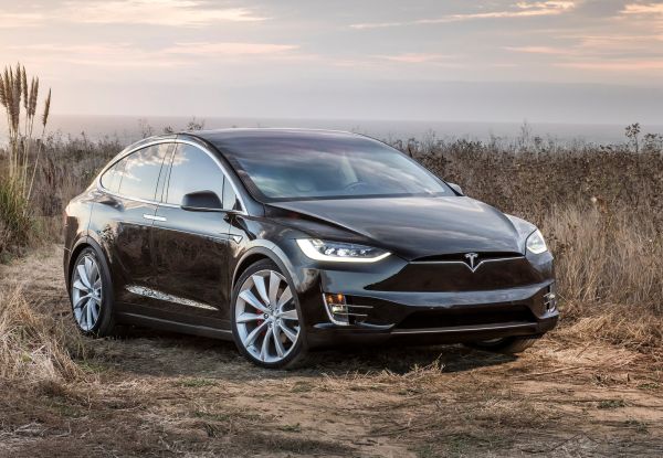 Моделите на Tesla станаха по-бързи