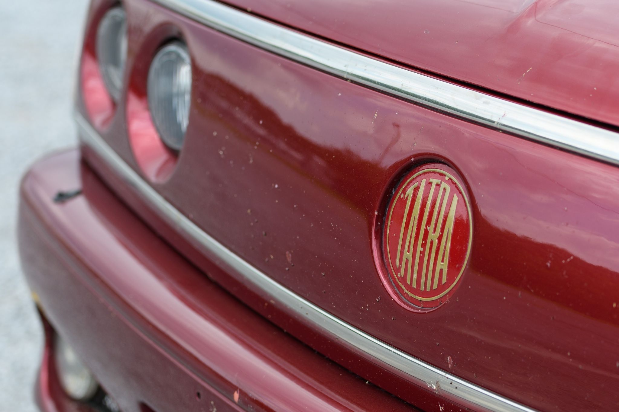 Tatra T700: автомобилът, който трябваше да пребори Mercedes и BMW Tatra T700: автомобилът, който трябваше да пребори Mercedes и BMW