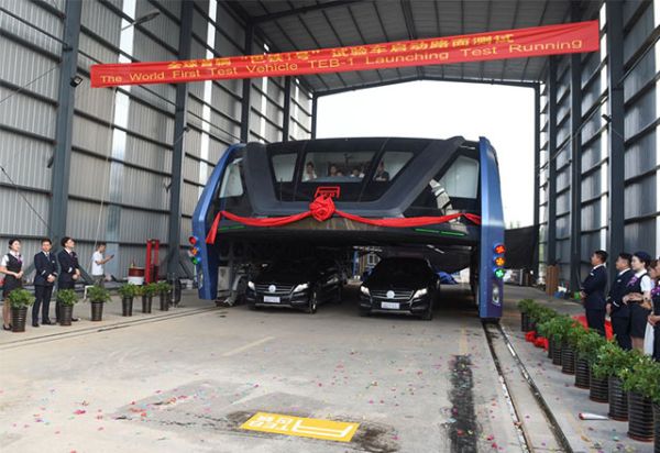 В Китай арестуваха създателите на автобуса-платформа