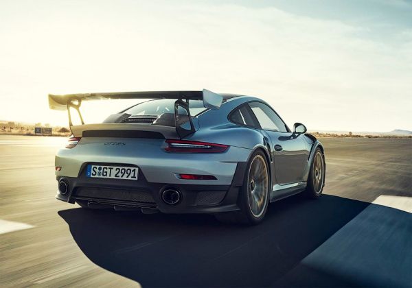 Най-свирепото Porsche 911 вдигна 336 км/ч на „Нюрбургринг” (ВИДЕО)