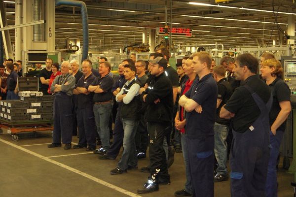 Работници на Mercedes стачкуваха, за да произвеждат батерии