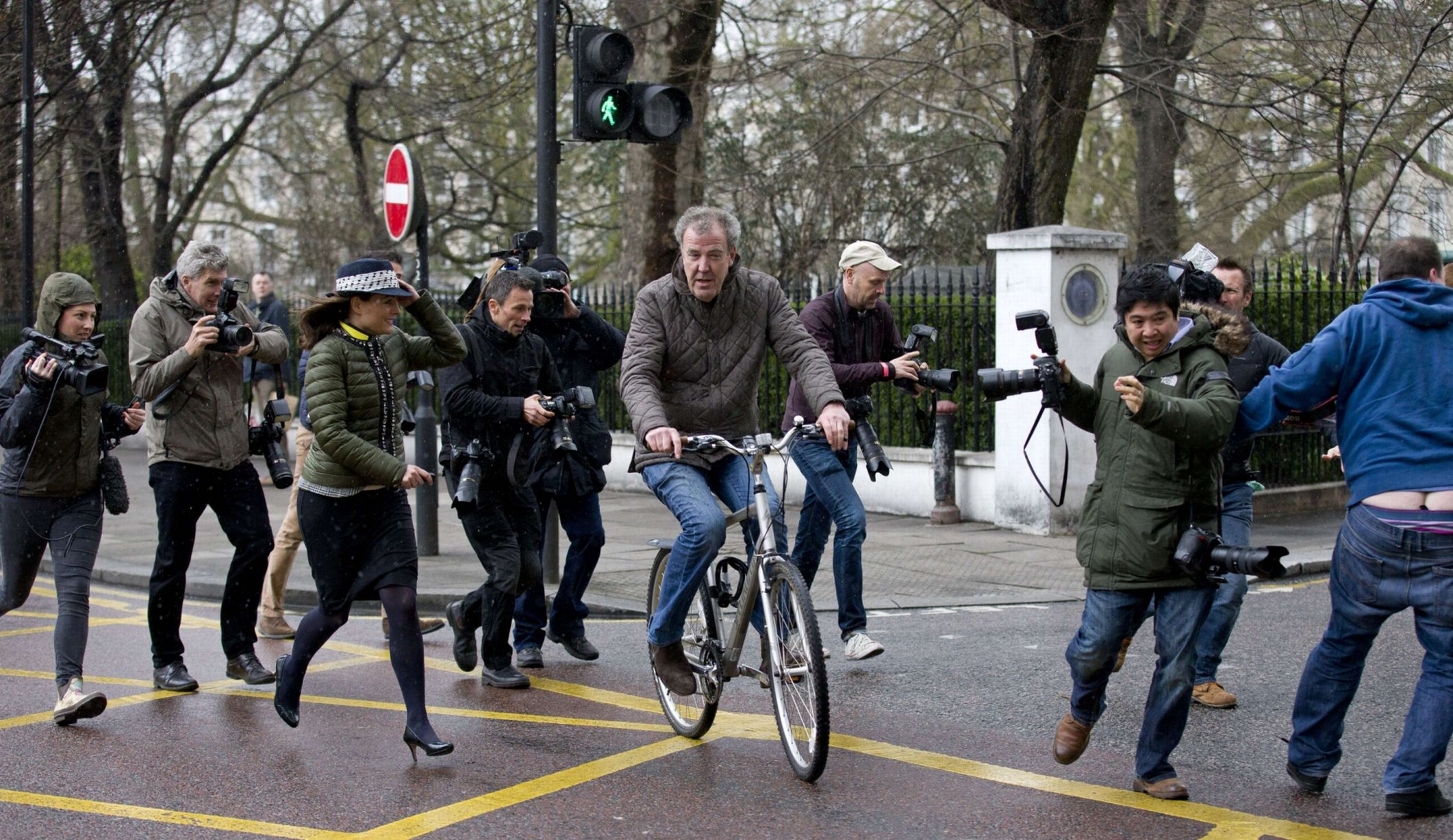 Джеръми Кларксън оправда колосалните заплати в BBC Джеръми Кларксън оправда колосалните заплати в BBC