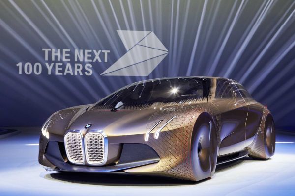 Електрическият кросоувър BMW i5 ще бъде безпилотен