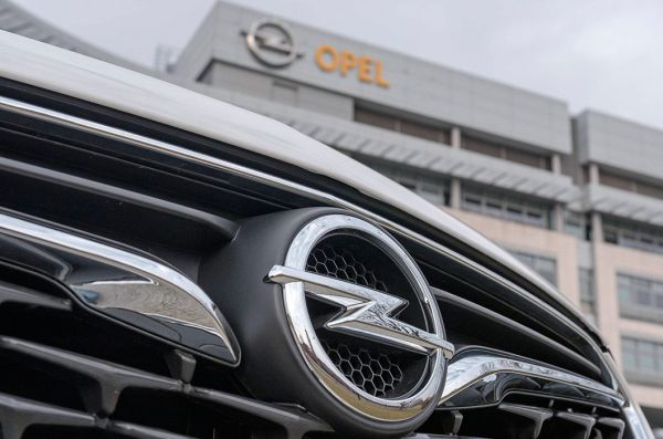 Peugeot и Citroen завършиха сделката по купуване на Opel