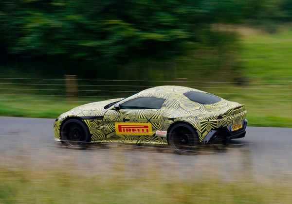 Aston Martin подготвя новия Vantage за премиерата му