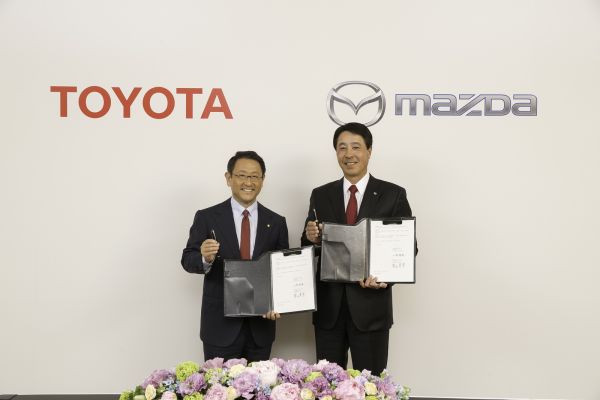 Какво се крие зад съюза Toyota-Mazda?