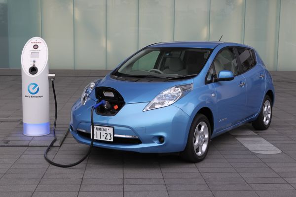 Nissan продаде поделението си за батерии