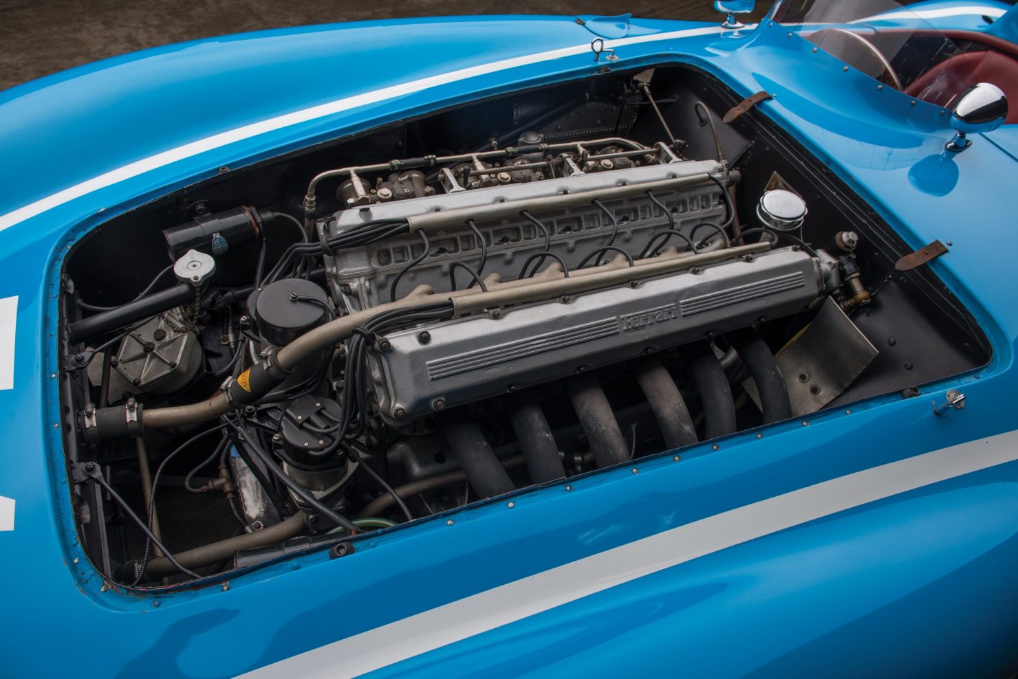 Необикновеният живот на едно синьо Ferrari Необикновеният живот на едно синьо Ferrari