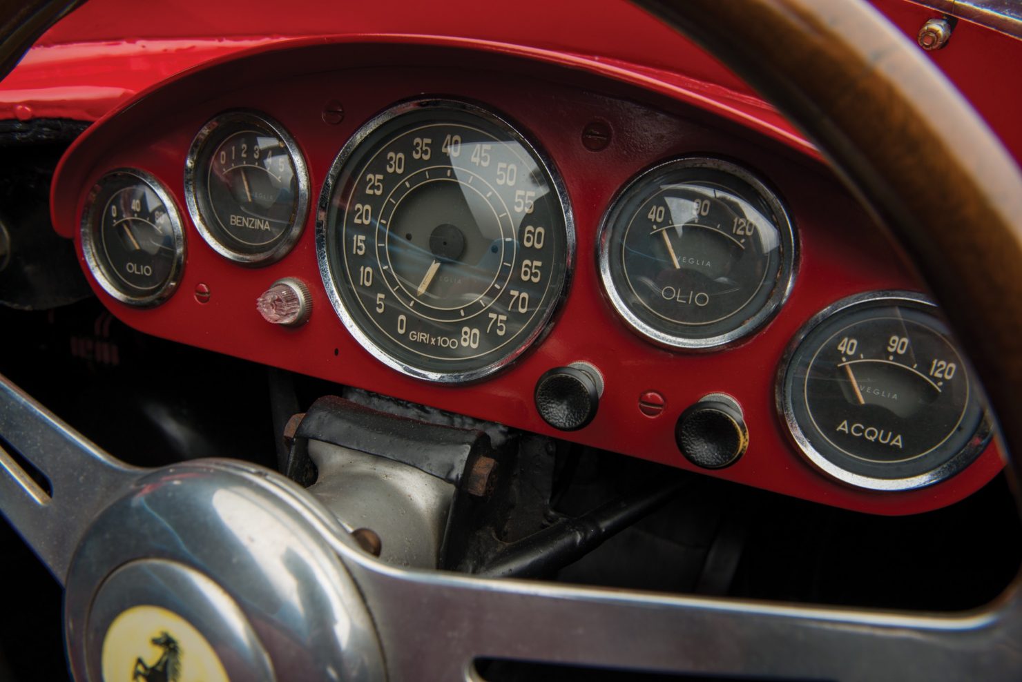 Необикновеният живот на едно синьо Ferrari Необикновеният живот на едно синьо Ferrari