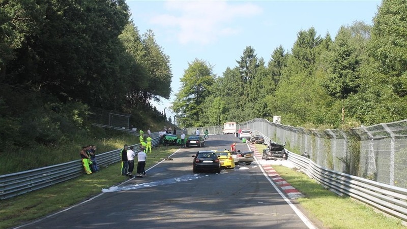 10 ранени след верижна катастрофа на „Нюрбургринг“
10 ранени след верижна катастрофа на „Нюрбургринг“