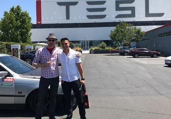 BMW за 13 000 долара предизвиква Tesla