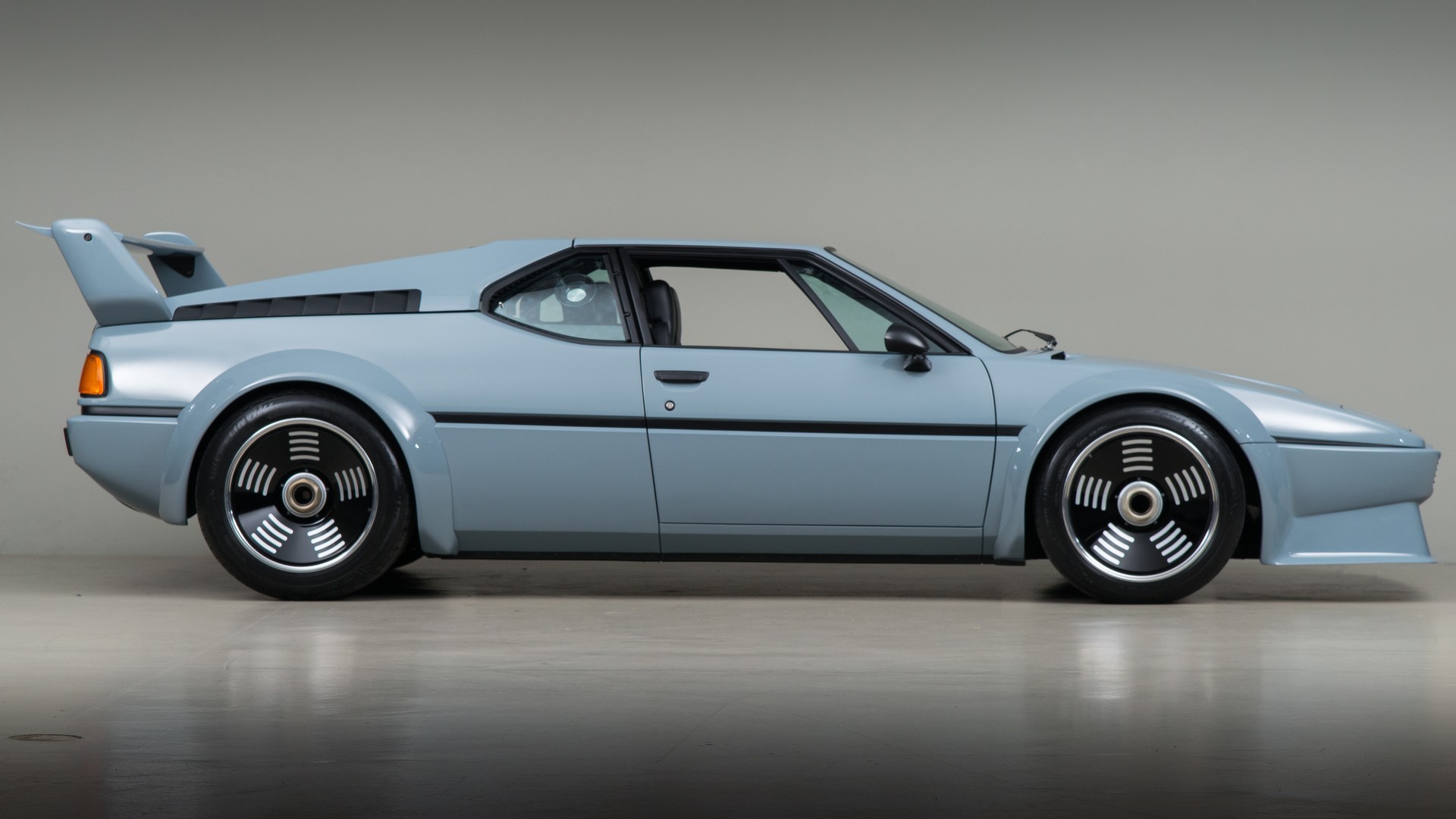 Eдинствен от своя вид: Уличното BMW M1 Procar Eдинствен от своя вид: Уличното BMW M1 Procar