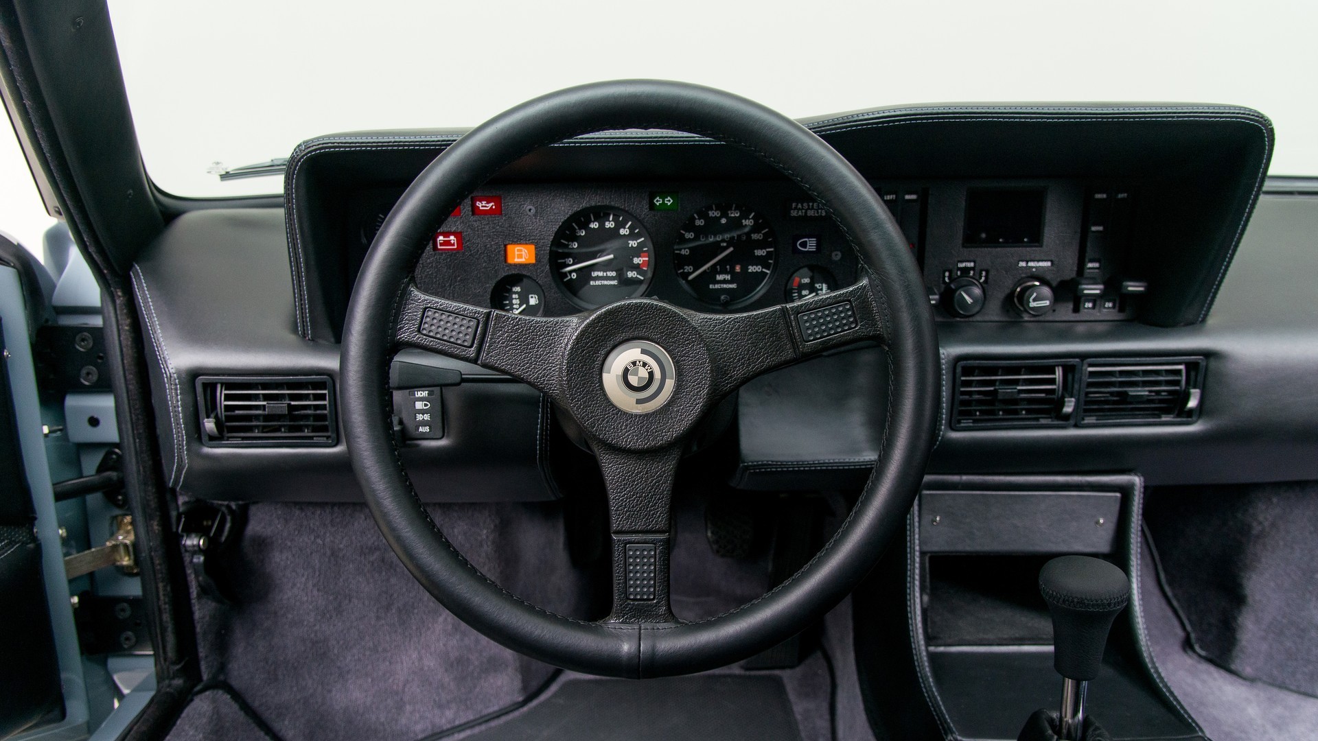 Eдинствен от своя вид: Уличното BMW M1 Procar Eдинствен от своя вид: Уличното BMW M1 Procar