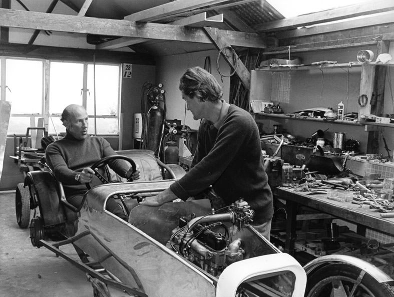 Калната история на Caterham Seven (ВИДЕО) Калната история на Caterham Seven (ВИДЕО)