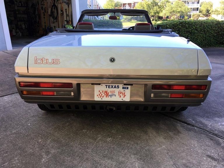 Уникален Lotus се продава за 86 000 долара Уникален Lotus се продава за 86 000 долара