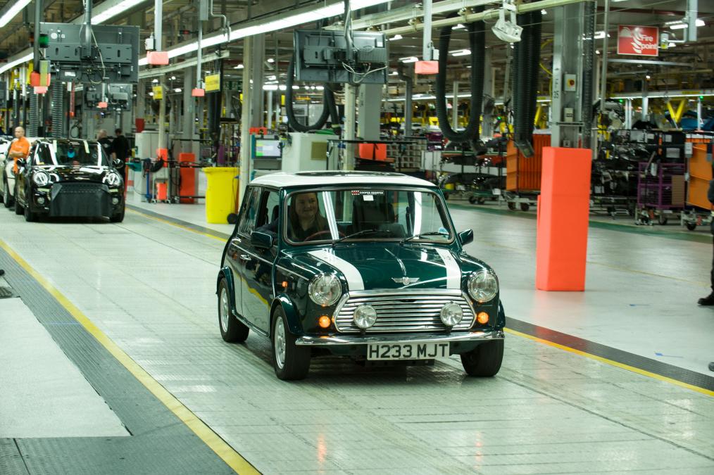 Eто как се произвеждат последните класически Mini-та (ВИДЕО) Eто как се произвеждат последните класически Mini-та (ВИДЕО)