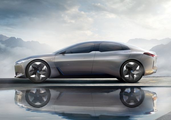 BMW показа какъв ще бъде конкурентът на Tesla Model 3