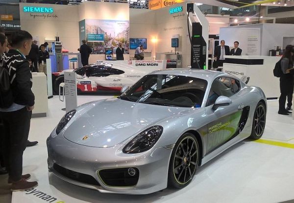 Porsche направи изцяло електрически Cayman 