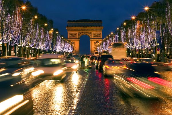 Париж обявява пълна забрана на дизела и бензина от 2030 г.