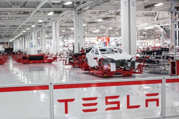 В Tesla започнаха масови съкращения