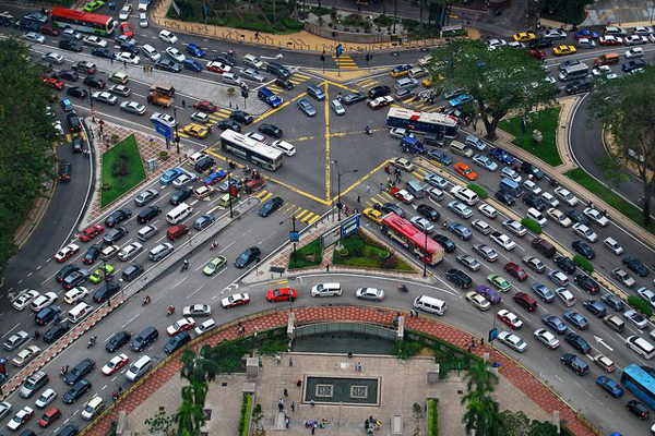 В Сингапур спират регистрацията на коли