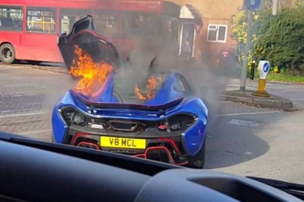 Специален McLaren P1 изгоря в Англия