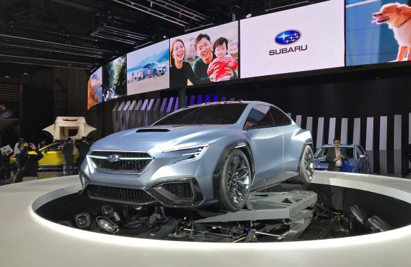 Автопилот и карбон за новия спортен седан на Subaru