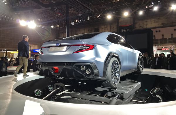 Автопилот и карбон за новия спортен седан на Subaru