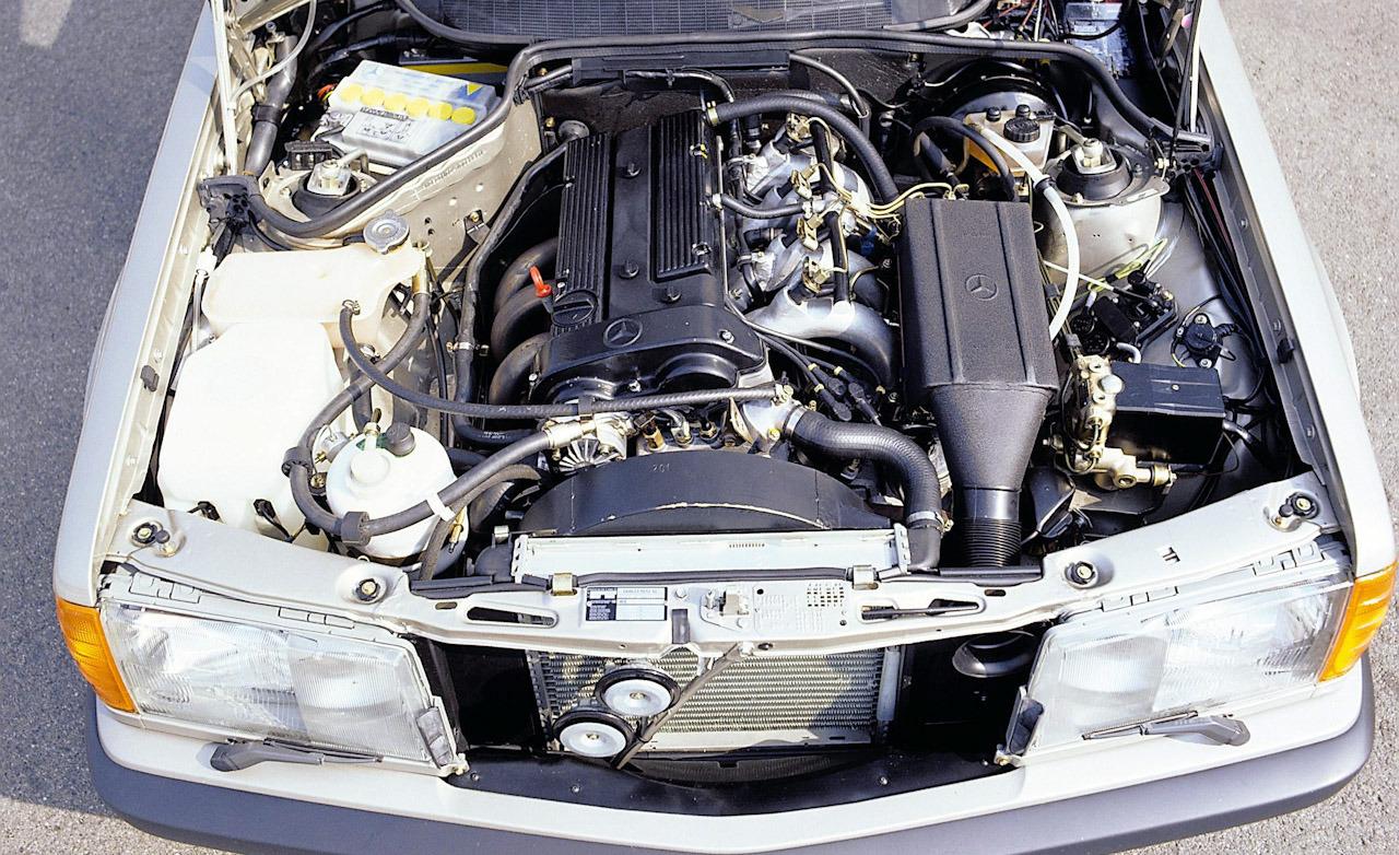 Култовият Mercedes-Benz 190 навърши 35 години Култовият Mercedes-Benz 190 навърши 35 години