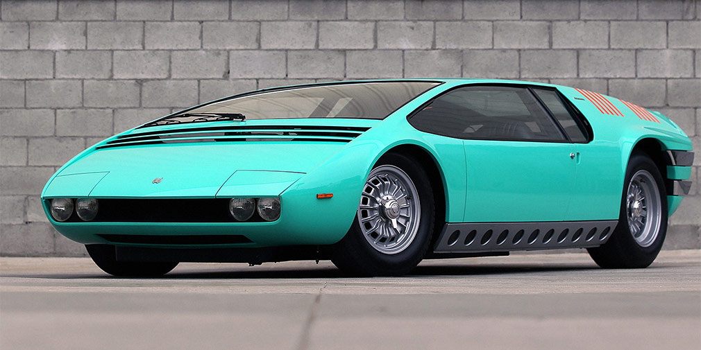 Най-странните автомобили с волан по средата Най-странните автомобили с волан по средата