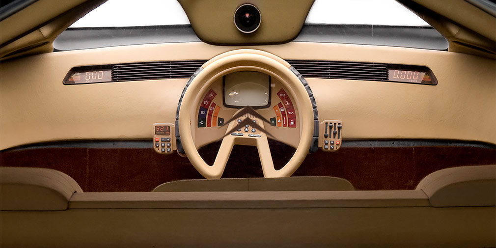 Най-странните автомобили с волан по средата Най-странните автомобили с волан по средата