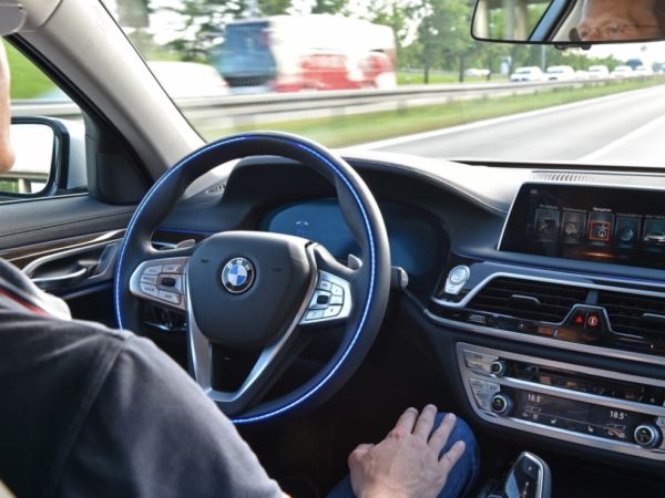 Автономните коли на BMW няма да се жертват заради пешеходците