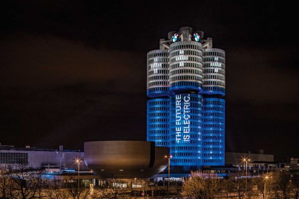 BMW изпълни заканата си да продаде 100 000 електрически коли