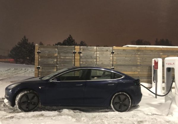 Tesla Model 3 постави нов рекорд за електромобил