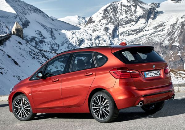 BMW обнови първия си модел с предно предаване