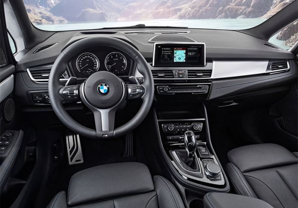 BMW обнови първия си модел с предно предаване