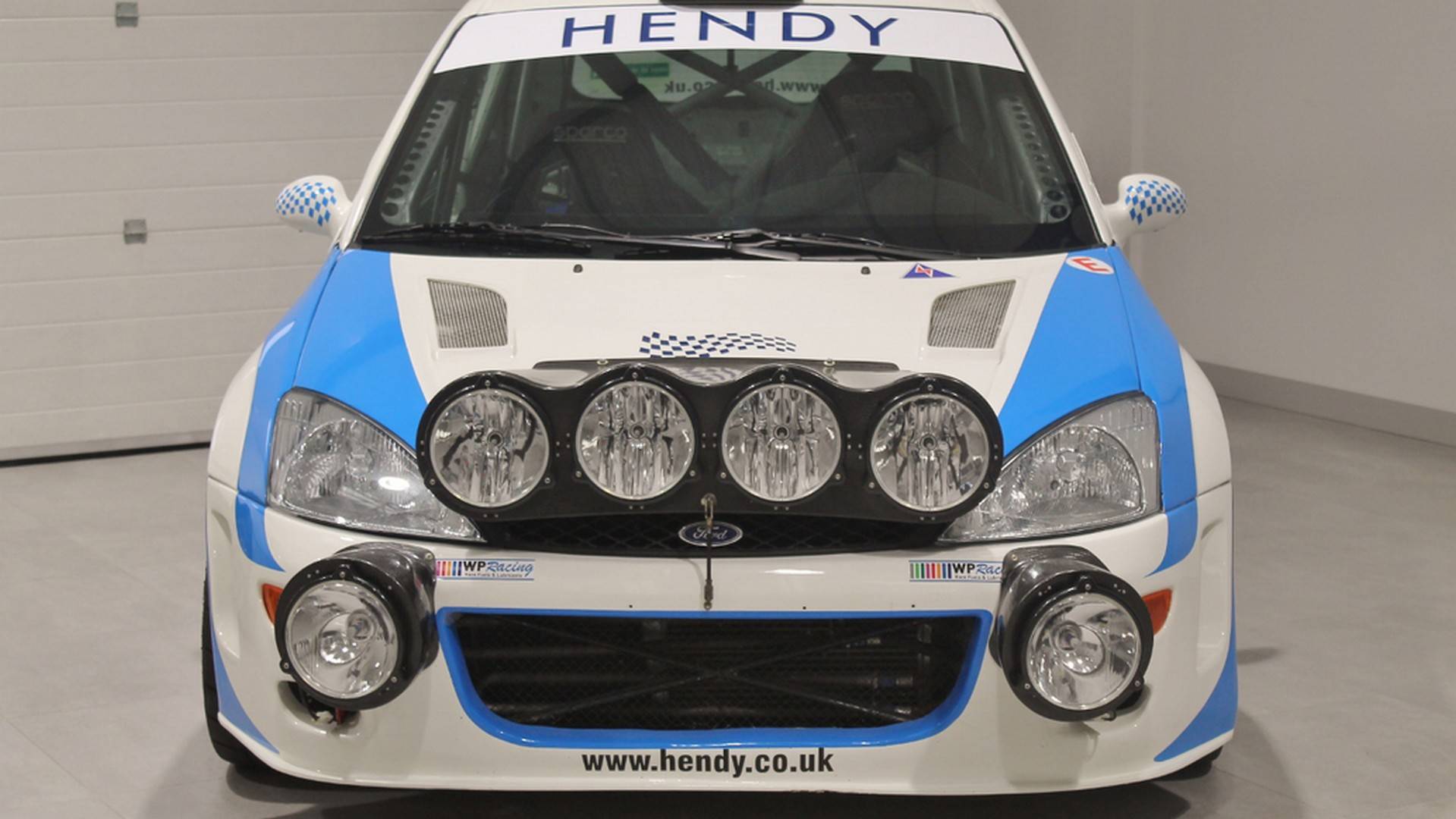 Състезателната кола на Колин Макрей се продава Състезателната кола на Колин Макрей се продава