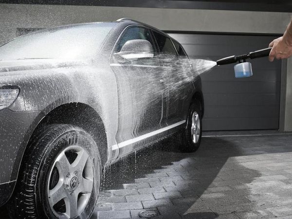 Трябва ли да се мие колата през зимата?