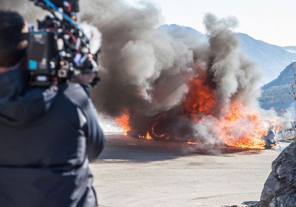 Водещите на Top Gear за малко не изгоряха в Alpine A110