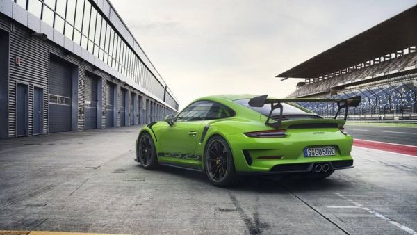 Обновеното Porsche 911 GT3 RS се появи и...изчезна