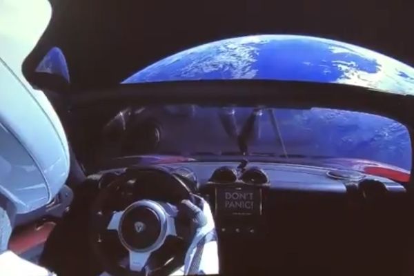 Защо Илон Мъск прати една Tesla в космоса - съвсем буквално?