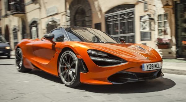 Всички модели на McLaren минават на ток