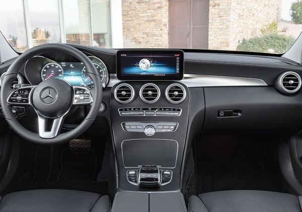 Обновеният Mercedes-Benz C-Class получи сензорен волан