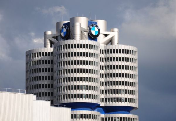 11 700 коли на BMW са получили фалшив софтуер
