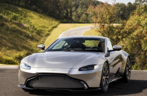 Aston Martin иска и хибриден двигател на Mercedes