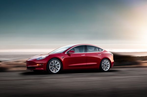 Tesla изостава с Model 3 заради много дефектни части